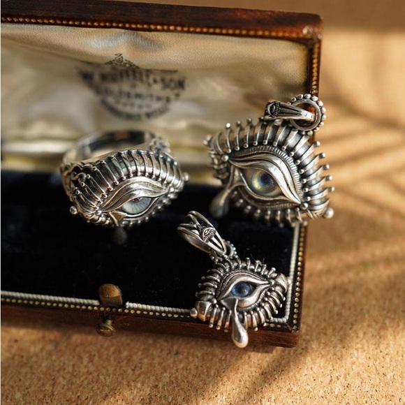 " Original Retro Design with Blue Eyes, Adjustable Fit" - Picture 6 of 7